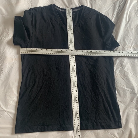 Guess &  Banana Republic black T-shirt’s men’s size medium - Picture 6 of 14